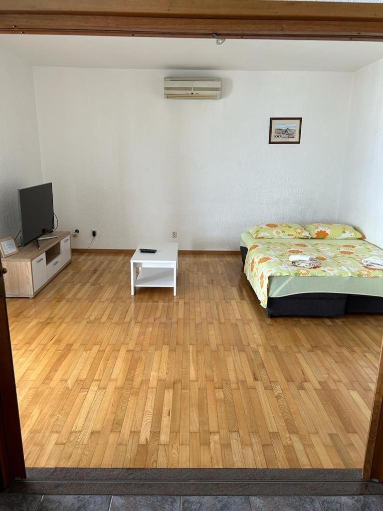 Apartments By The Sea Slatine, Ciovo - 1128 Ngoại thất bức ảnh