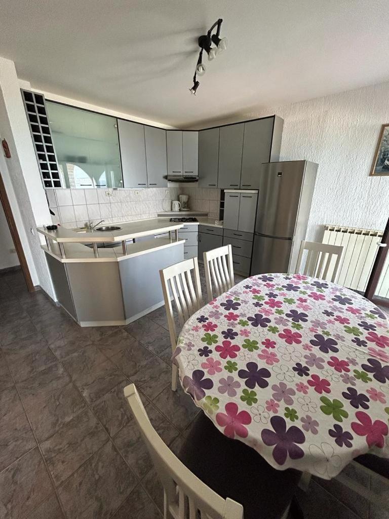 Apartments By The Sea Slatine, Ciovo - 1128 Ngoại thất bức ảnh